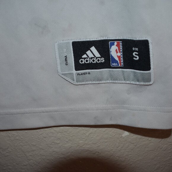 Adidas KOBE Bryant Vintage Shirt Size Small Has a lot of stains over a… - Picture 3 of 4
